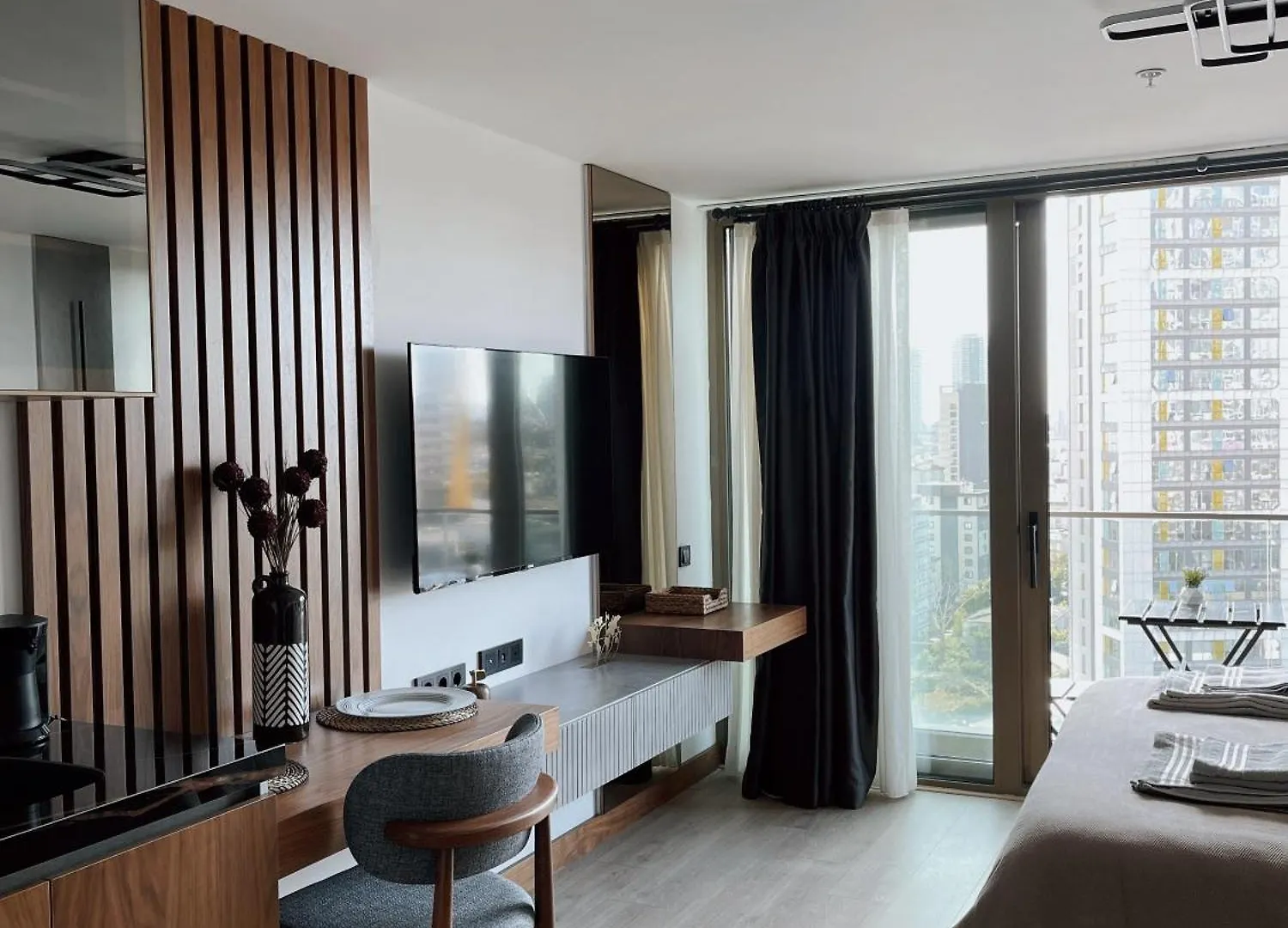 Modern Studio With Balcony Istanbul Apartment