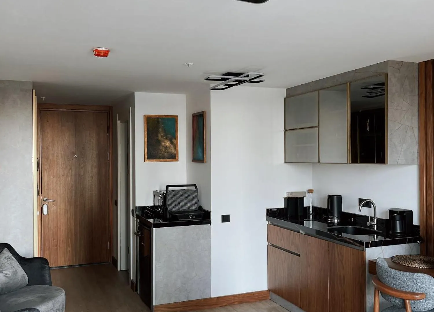 Modern Studio With Balcony Istanbul